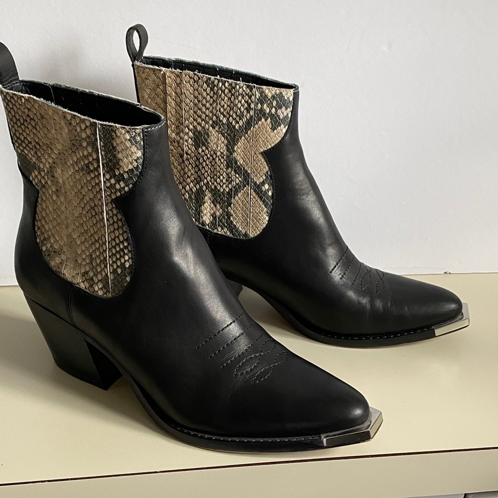 Dolce Vita Black and snake skin Women's leather Ankle Boots 9.5